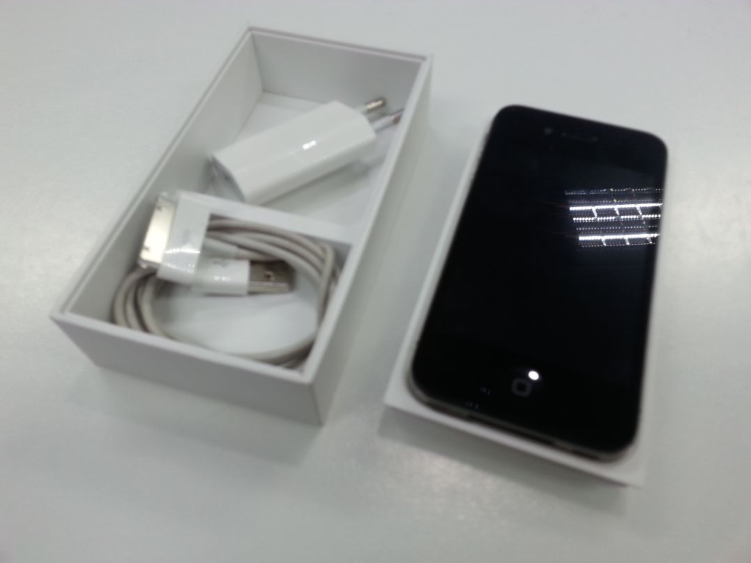 Apple iPhone 4 černý 8 gB 